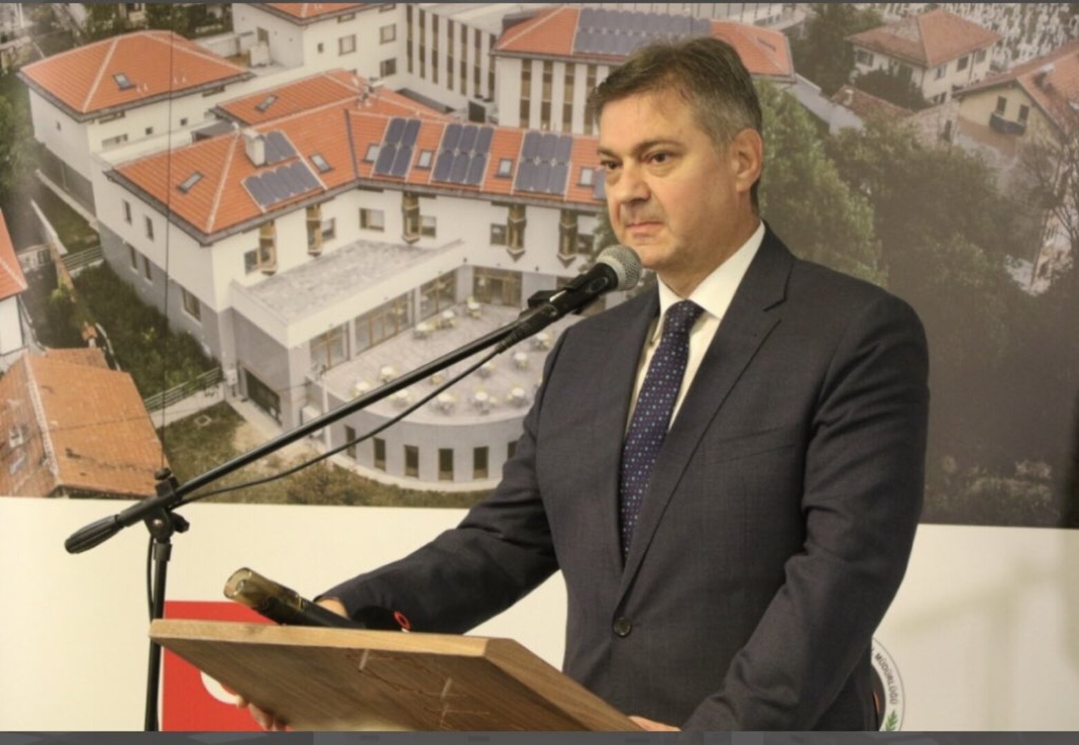 Zvizdić oštro osudio stavove Ivice Dačića - slika 1